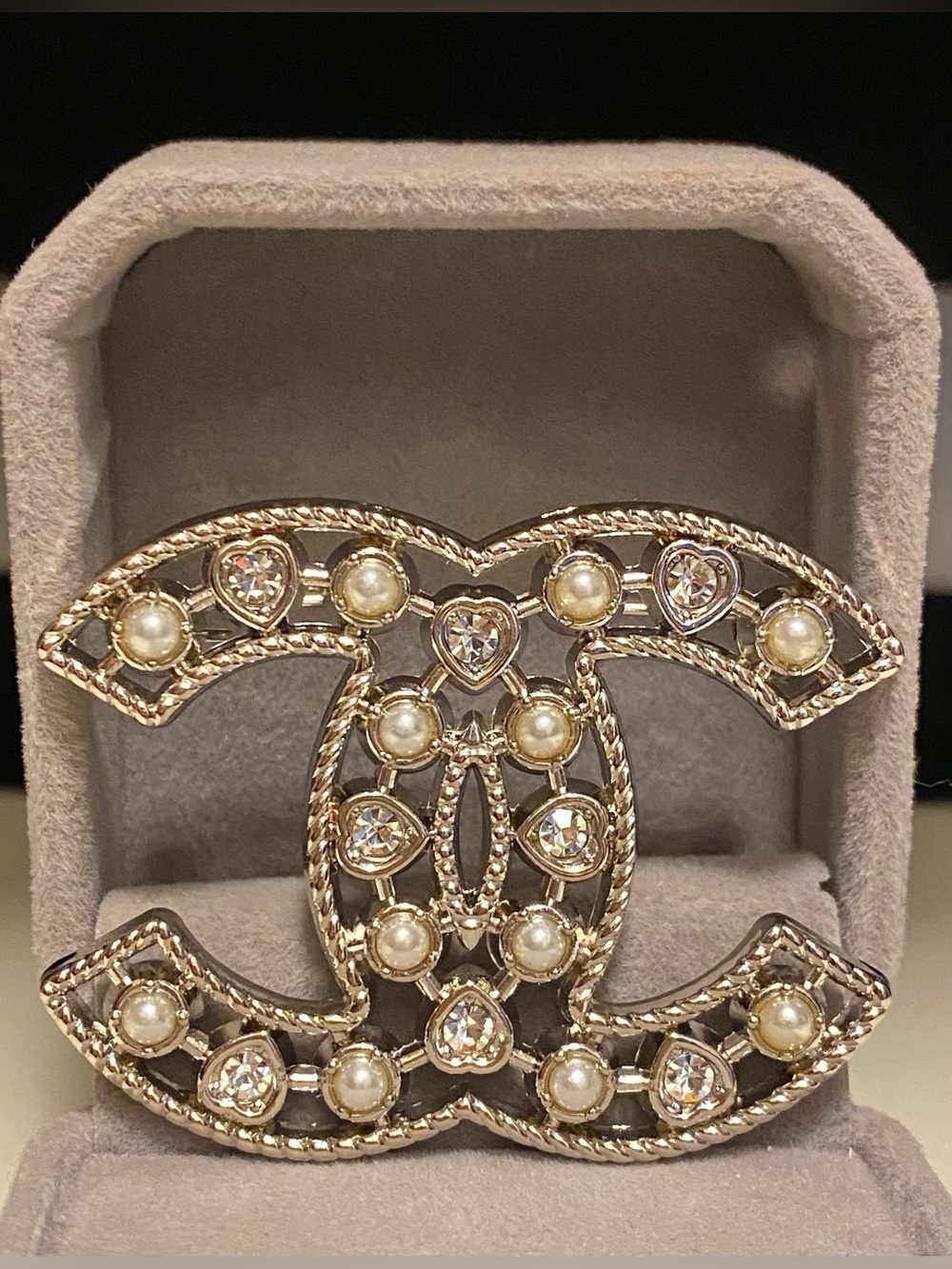Fashion Jewelry Silver Tone Brooch with Pearls and Clear Heart Crystals Large